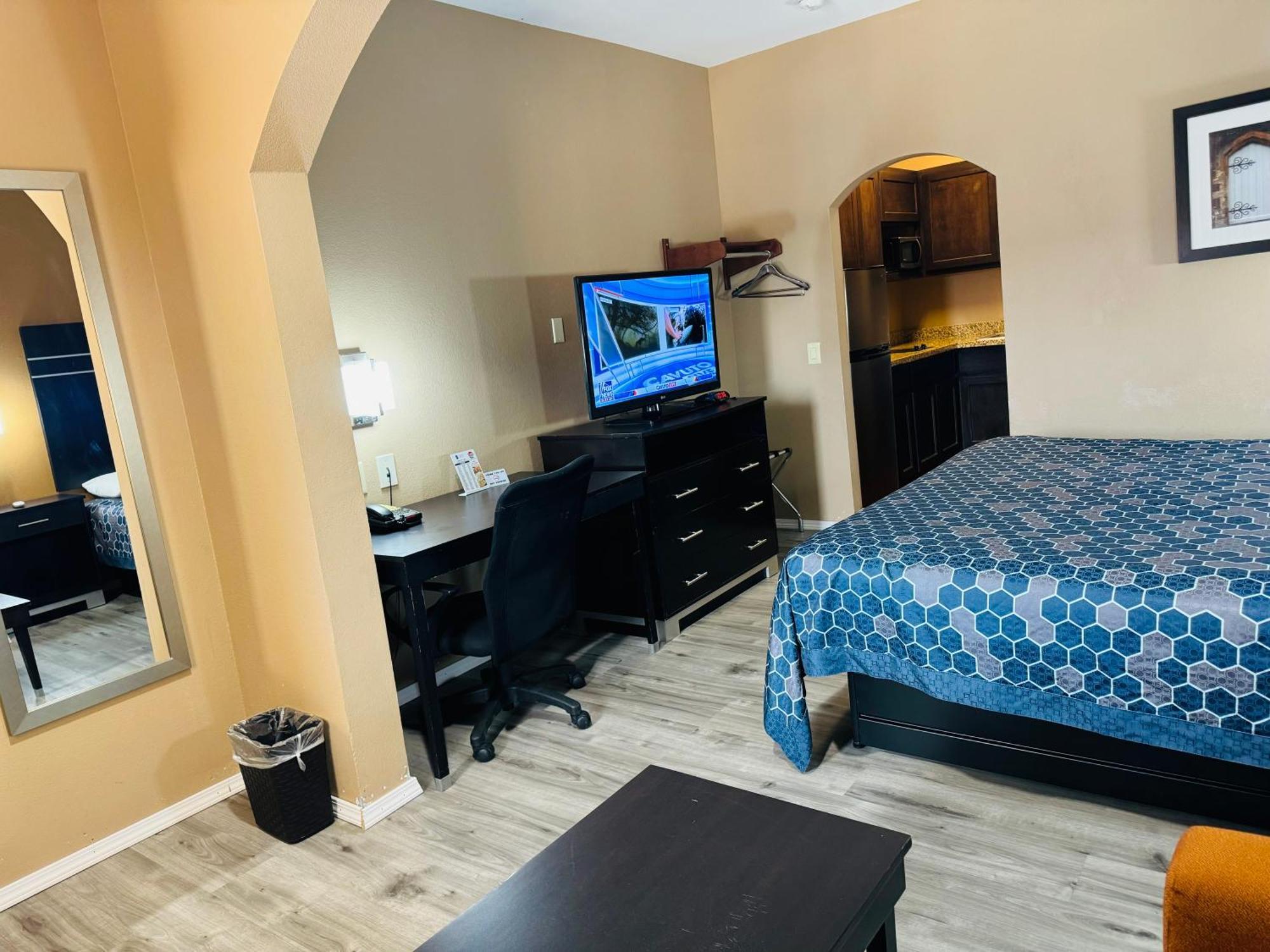 Executive Inn & Suites Floresville Exterior photo